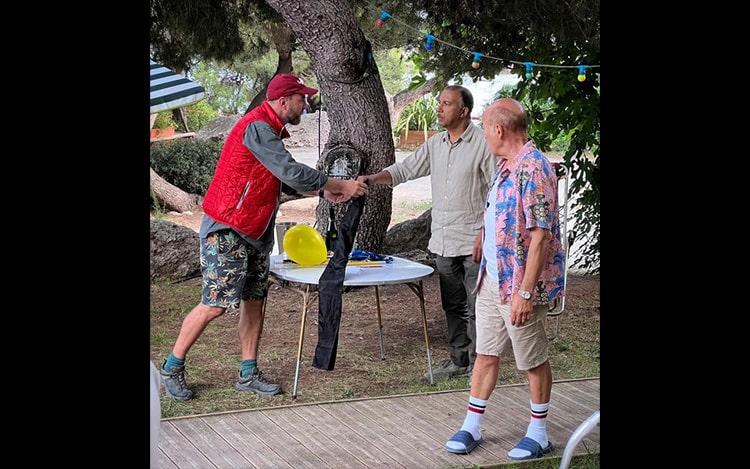 Magicien au lapin dans le téléfilm Camping Paradis (s14 e5) avec Pascal Legitimus et Parizot