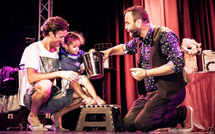 magicien illusioniste zibé le mazicien spectacle de scène toulon