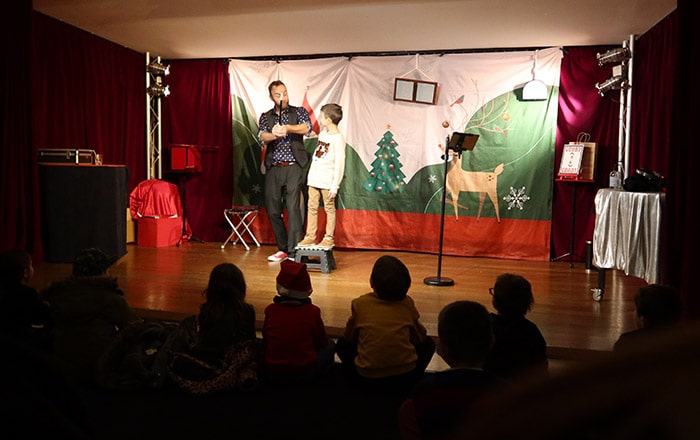 animation spectacle de magie sanary sur mer 83 atelier des artistes coeurs de lumière